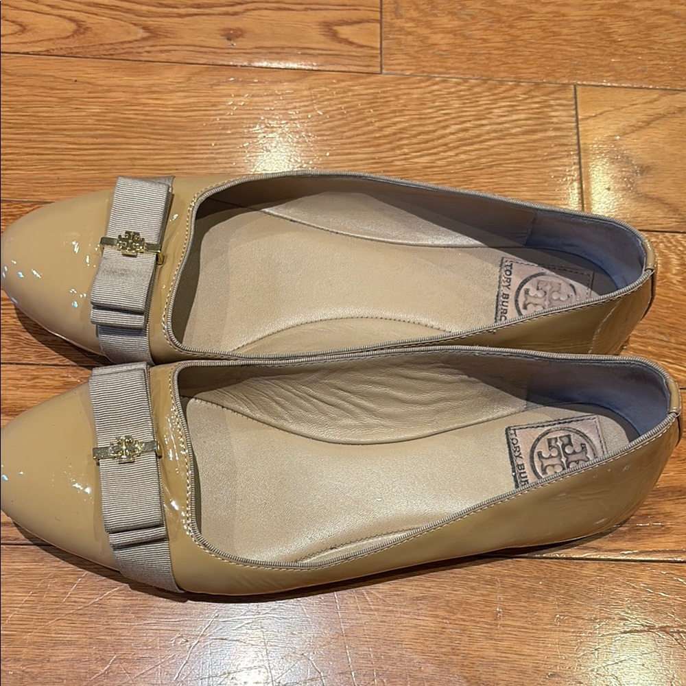 Tory Burch Beige Patent Leather Flats